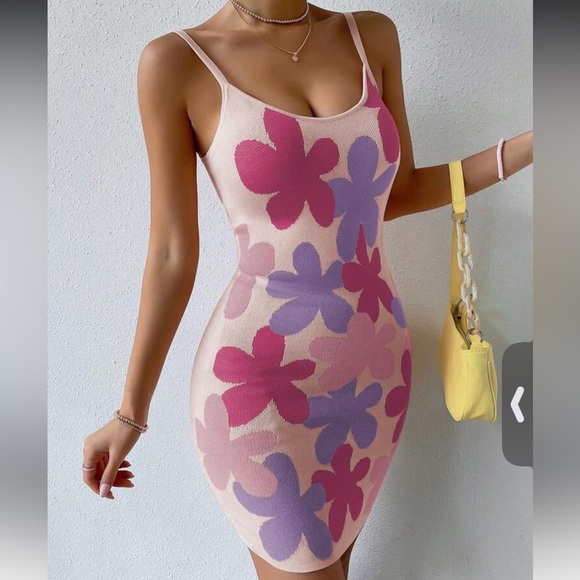 Women Floral Pattern
Spaghetti Strap Fitted Knit
Dress - Picture 5 of 5